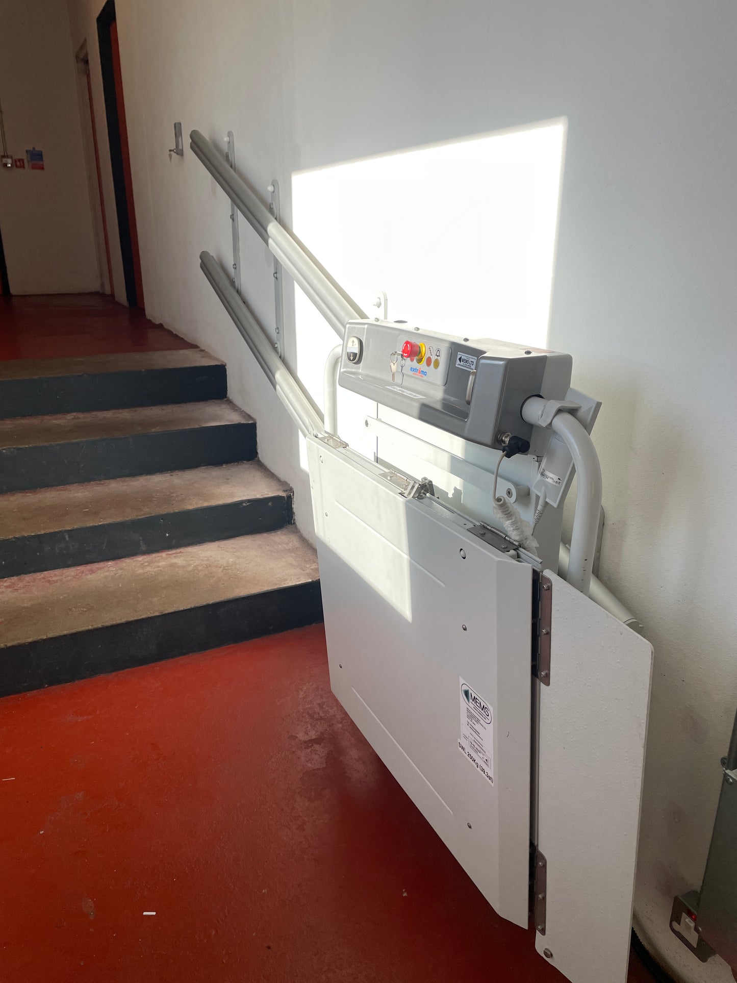 Extrema Logic - INCLINED PLATFORM LIFT FOR STRAIGHT STAIRS