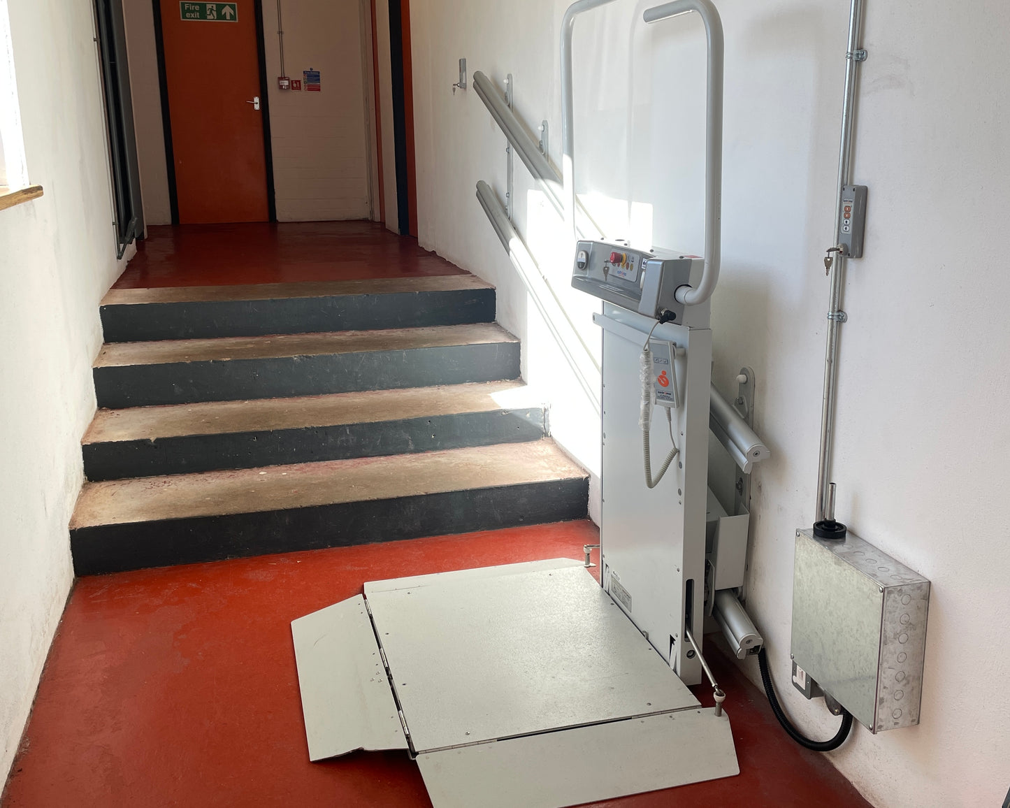 Extrema Logic - INCLINED PLATFORM LIFT FOR STRAIGHT STAIRS